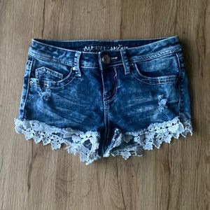 Almost Famous Size 1 Women’s Daisy Dukes